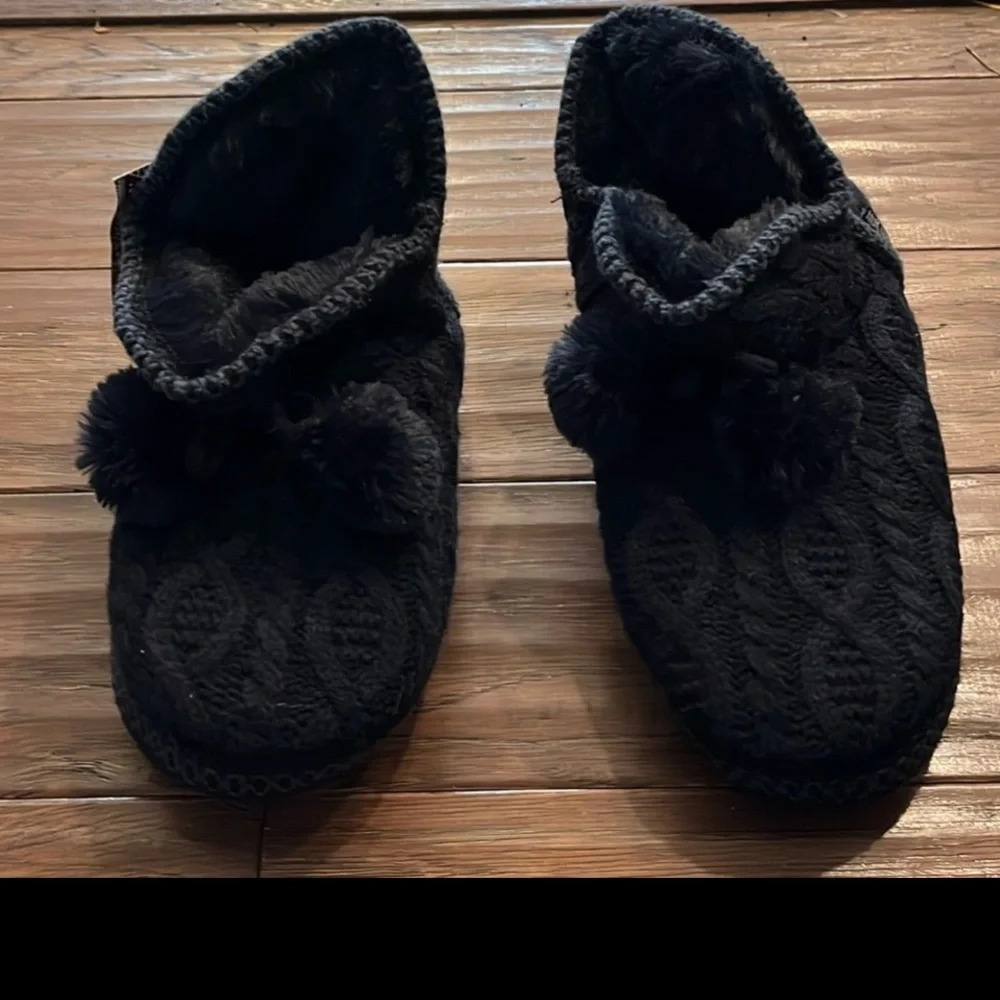 Muk Luks Women’s Slippers Size L